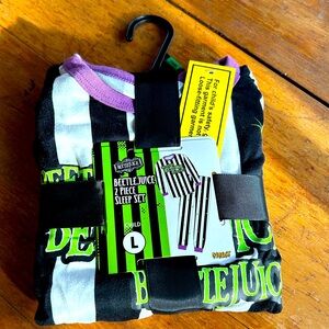 Beetle Juice 2 piece sleep set Size L boys/girls Spirit Halloween